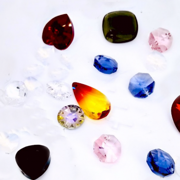 В ассортименте “Сиал Трейд” представлены все основный виды кристаллов Swarovski: стразы и бусины, фантазийные и круглые кристаллы, подвески и шармы. Некоторые позиции находятся на “Суперцене”. На данный момент мы можем предложить нашим покупателям настоящую удивительно приятную цену на некоторые подвески Swarovski. 